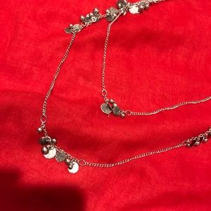 🔘 Long, flirty, and versatile silver chain
